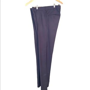 Axist Men’s gray dress pants , slacks . Flat front . Modern fit 4 pockets 32/32